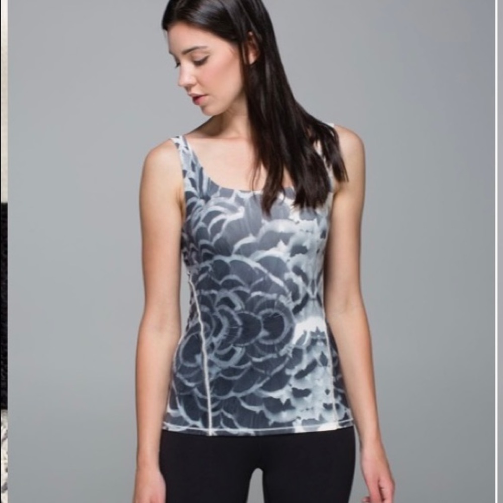🎉 HOST PICK 🎉 Lululemon, Amala Black & White Print Tank Top Size 4
